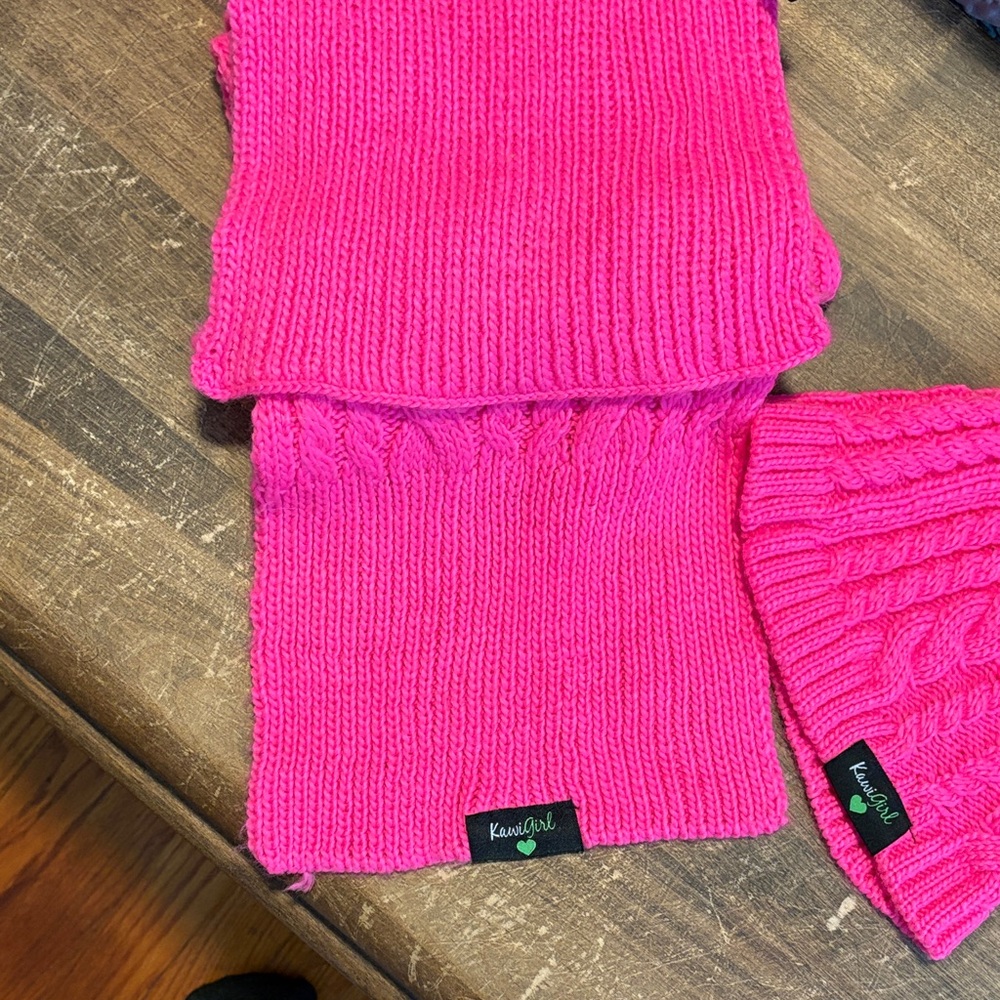 Kawi Girl Hot Pink winter hat and scarf - Picture 3 of 4